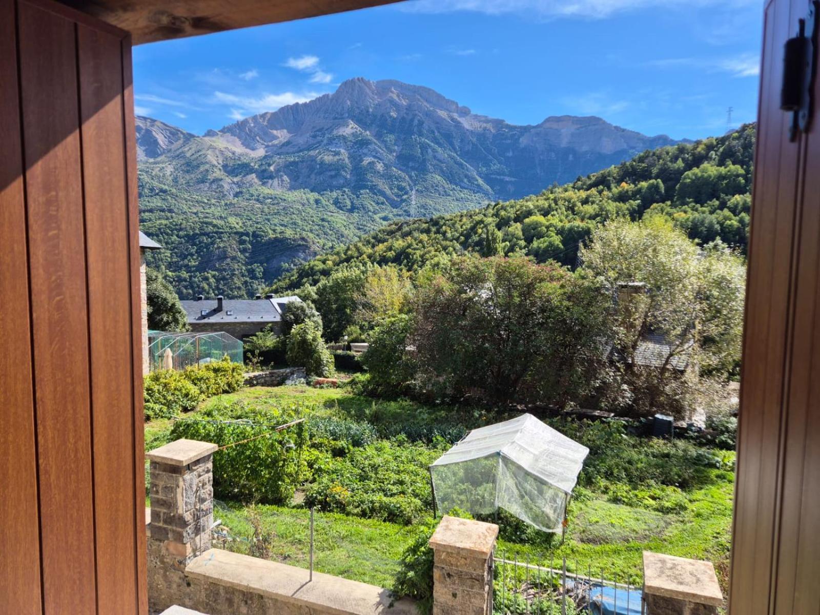 Alojamientos Ruraltena Piedrafita de Jaca Bagian luar foto