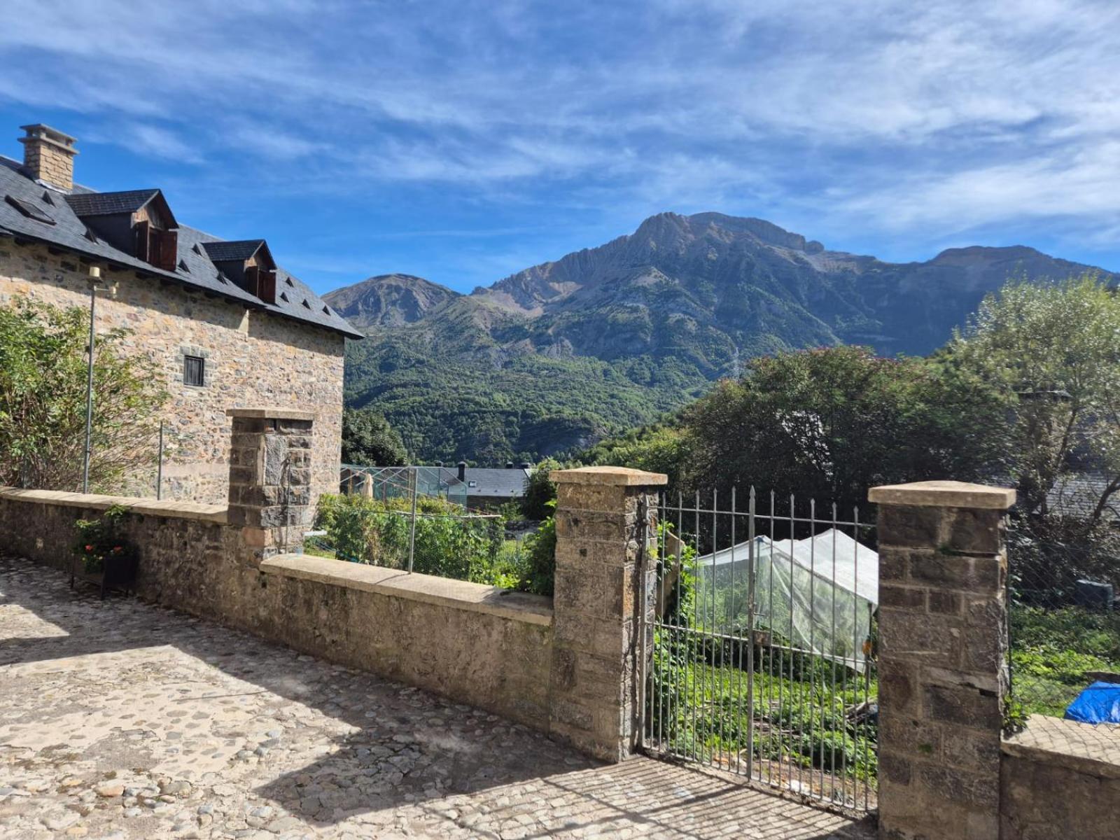 Alojamientos Ruraltena Piedrafita de Jaca Bagian luar foto